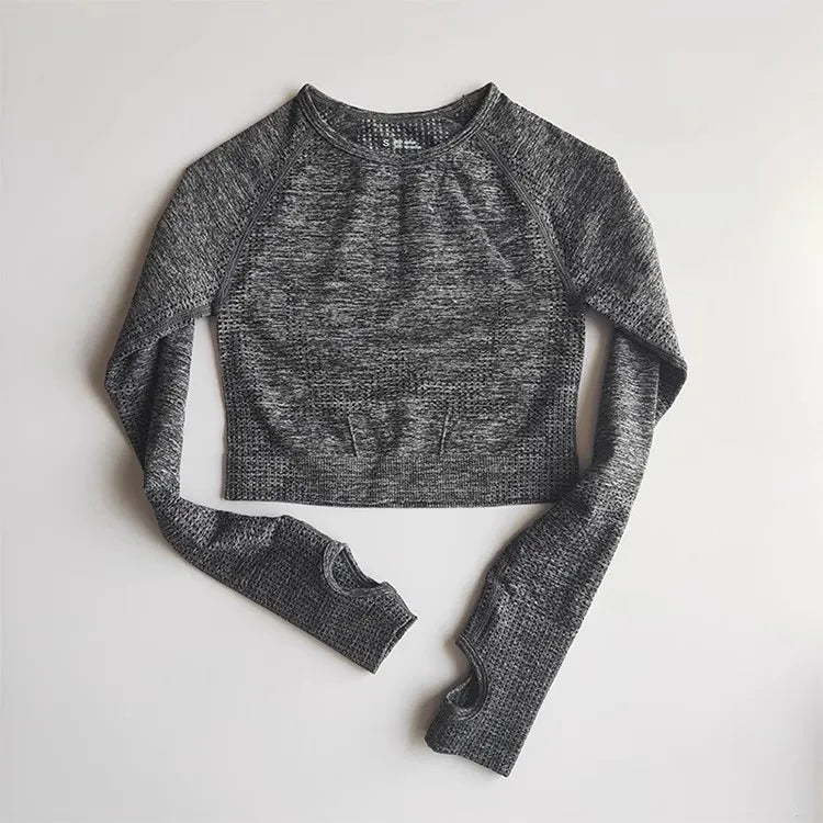 long-sleeve yoga crop top with a built-in bra —perfect for workouts, yoga sessions, or summer activewear.