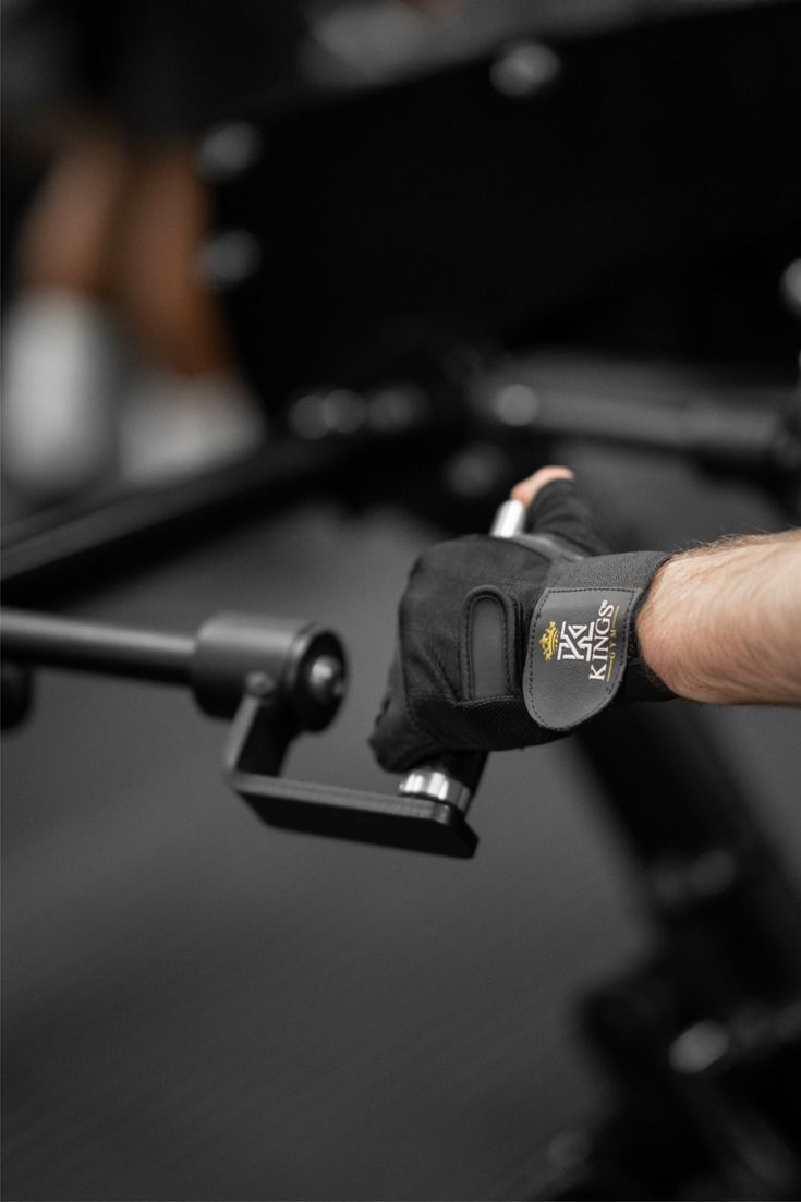 Best Gym Gloves for Weightlifting (2026 Buyer’s Guide)